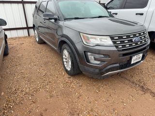 2017 Ford Explorer XLT - Exterior Front Right Corner Image